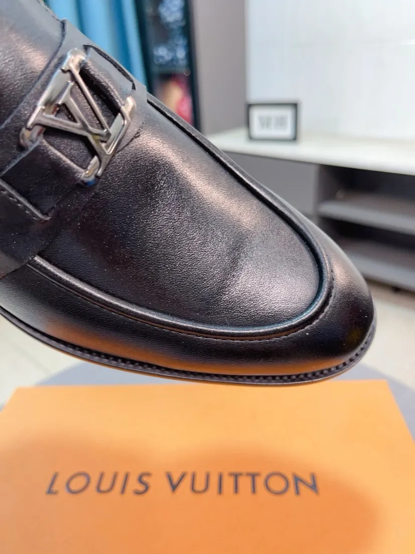 Men's Men's Shoes 💰458🌹🌹Niuli [LV] Louis Vuitton's new open-edge pigskin shoes are the most popular classic. Synchronized with the official website, the upper adopts Italian imported upper embossing➕comfortable cowhide lining, fashionable atmosphere, unique brand and unique craftsmanship. Highlighting the hot style of the new year. Stop hesitating, stop wandering, get it now. Code number: 38--44